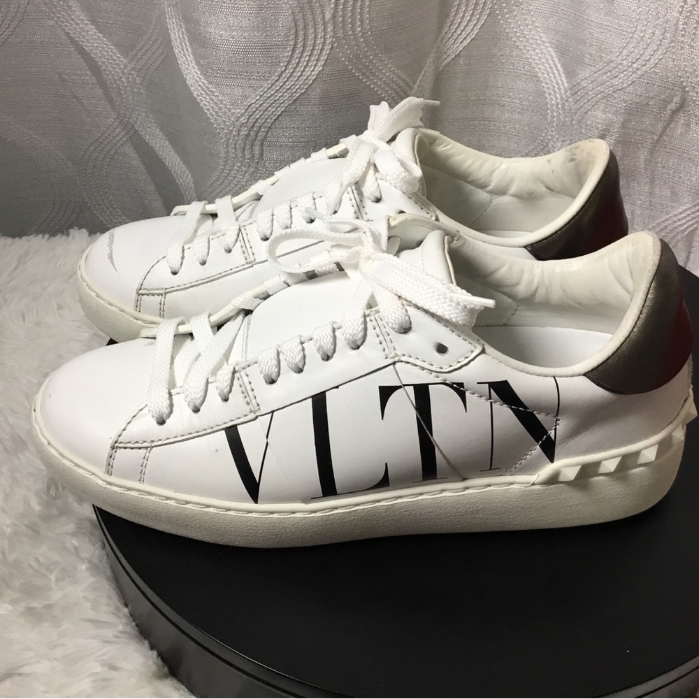 Valentino Garavani White Leather Sneakers with Gold Stamp - Picture 7 of 10
